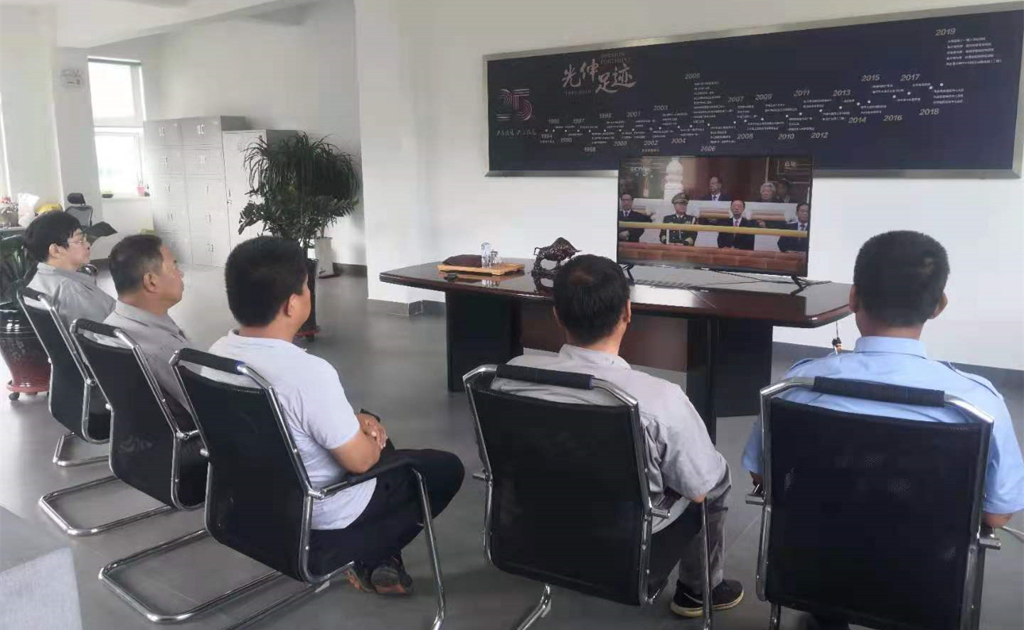 ˫�������Թ�ֱ��